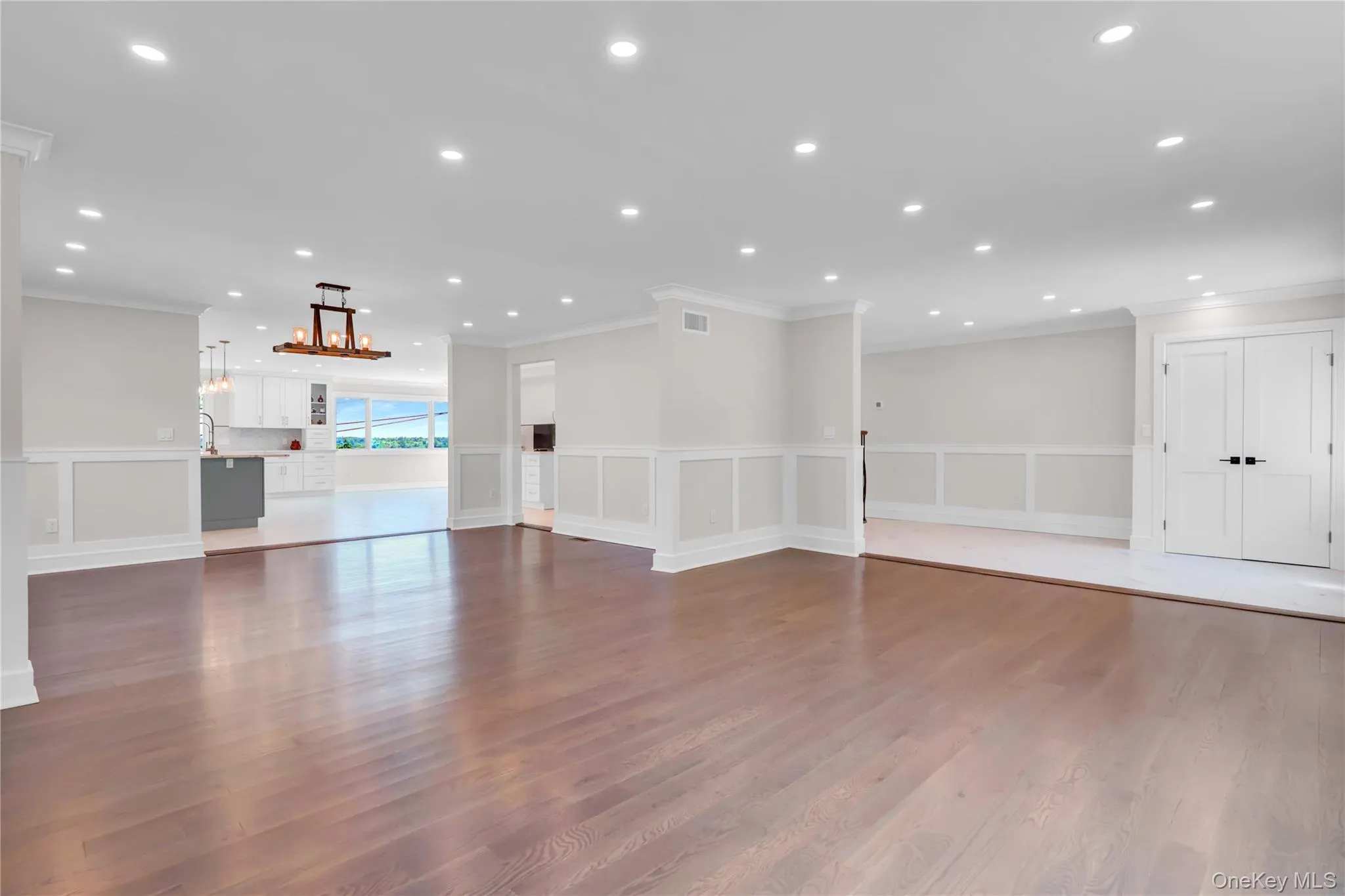 Dining Room/Living Room Dining Room/Living Room