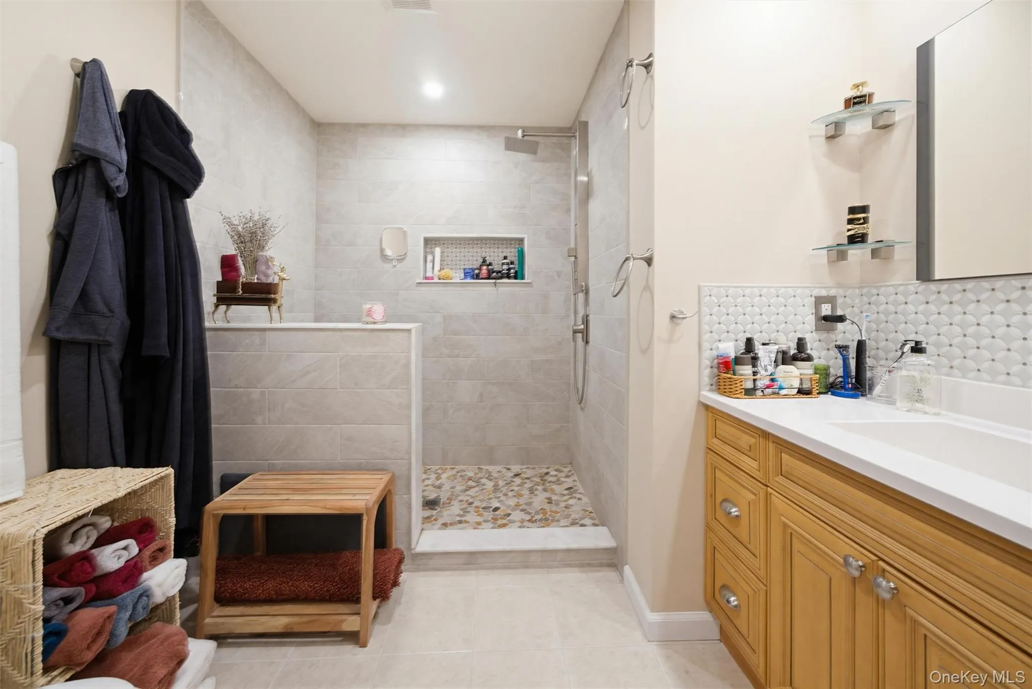 master bath..fully updated with heated floors master bath..fully updated with heated floors