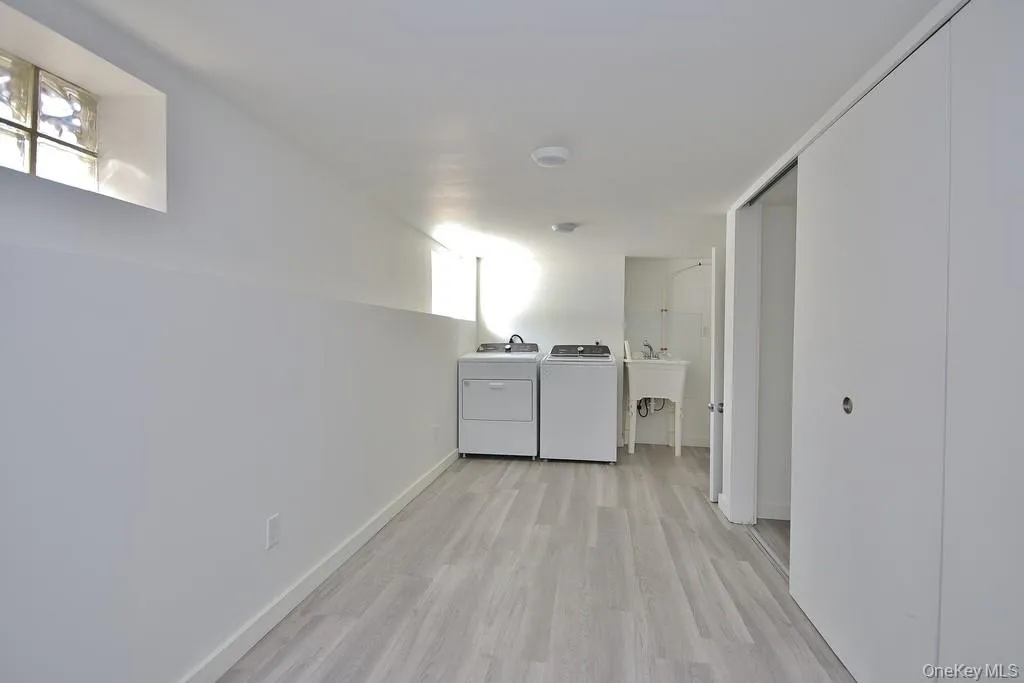 122 Washington Avenue, Beacon, NY, 2 Bedrooms Bedrooms, 8 Rooms Rooms,1 BathroomBathrooms,Residential Lease,For Rent,Washington,0,996239 122 Washington Avenue, Beacon, NY, 2 Bedrooms Bedrooms, 8 Rooms Rooms,1 BathroomBathrooms,Residential Lease,For Rent,Washington,0,996239