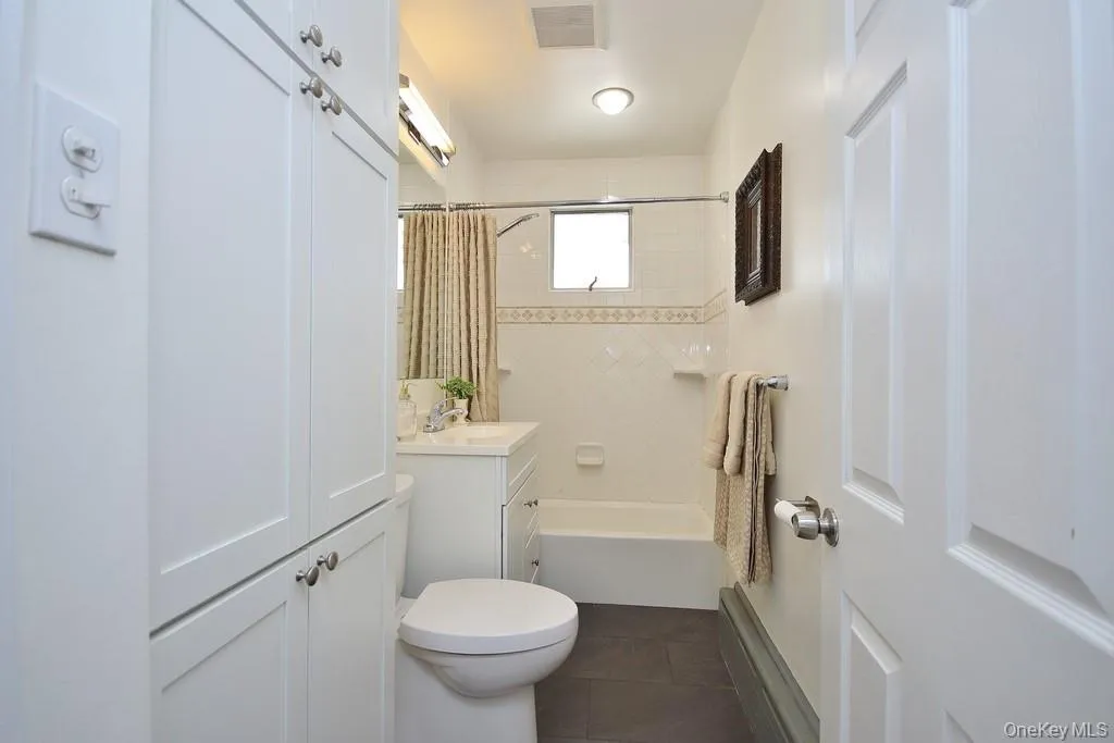 122 Washington Avenue, Beacon, NY, 2 Bedrooms Bedrooms, 8 Rooms Rooms,1 BathroomBathrooms,Residential Lease,For Rent,Washington,0,996239 122 Washington Avenue, Beacon, NY, 2 Bedrooms Bedrooms, 8 Rooms Rooms,1 BathroomBathrooms,Residential Lease,For Rent,Washington,0,996239