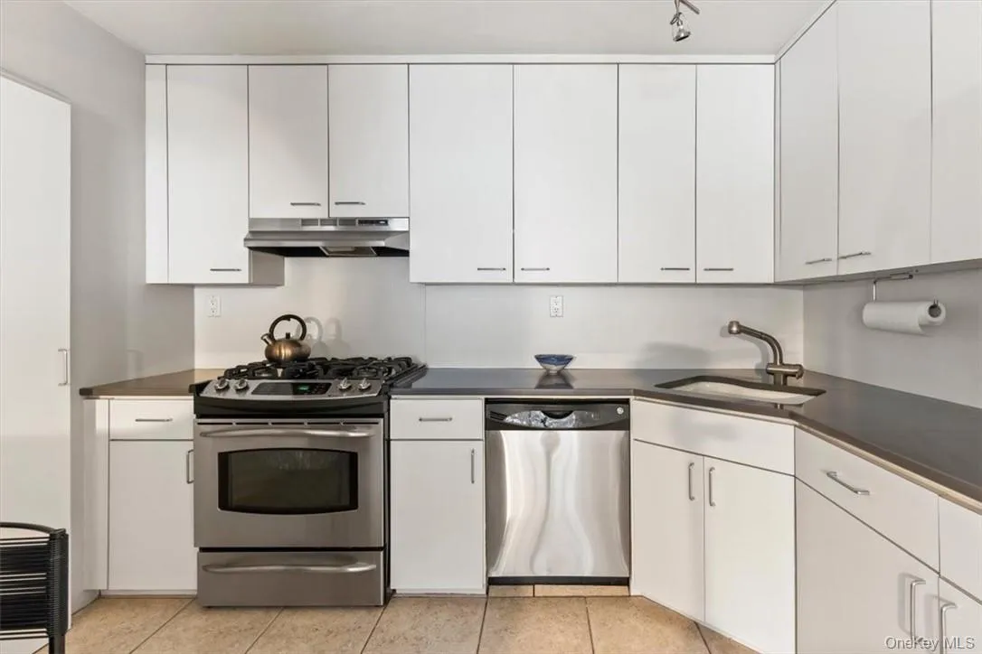 2 Fountain Lane, Greenburgh, NY, 2 Bedrooms Bedrooms, 6 Rooms Rooms,2 BathroomsBathrooms,Residential,For Rent,Fountain,0,KEY996293 2 Fountain Lane, Greenburgh, NY, 2 Bedrooms Bedrooms, 6 Rooms Rooms,2 BathroomsBathrooms,Residential,For Rent,Fountain,0,KEY996293