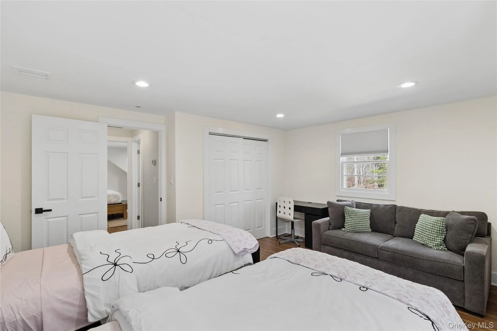 135 Pembroke Drive, East Hampton, NY, 4 Bedrooms Bedrooms, 4 Rooms Rooms,2 BathroomsBathrooms,Residential Lease,For Rent,Pembroke,0,996304 135 Pembroke Drive, East Hampton, NY, 4 Bedrooms Bedrooms, 4 Rooms Rooms,2 BathroomsBathrooms,Residential Lease,For Rent,Pembroke,0,996304