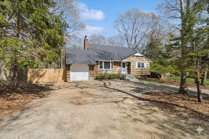 135 Pembroke Drive, East Hampton, New York 11937