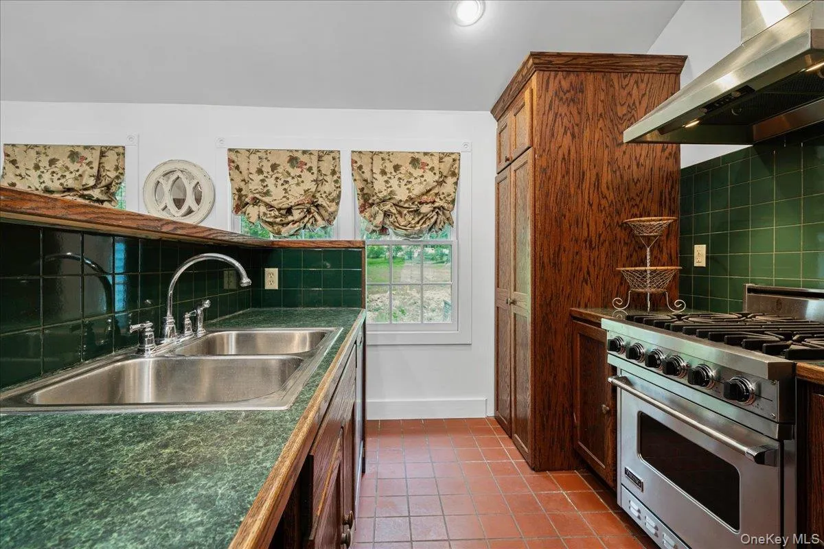 Double stainless steel sinks. Double stainless steel sinks.