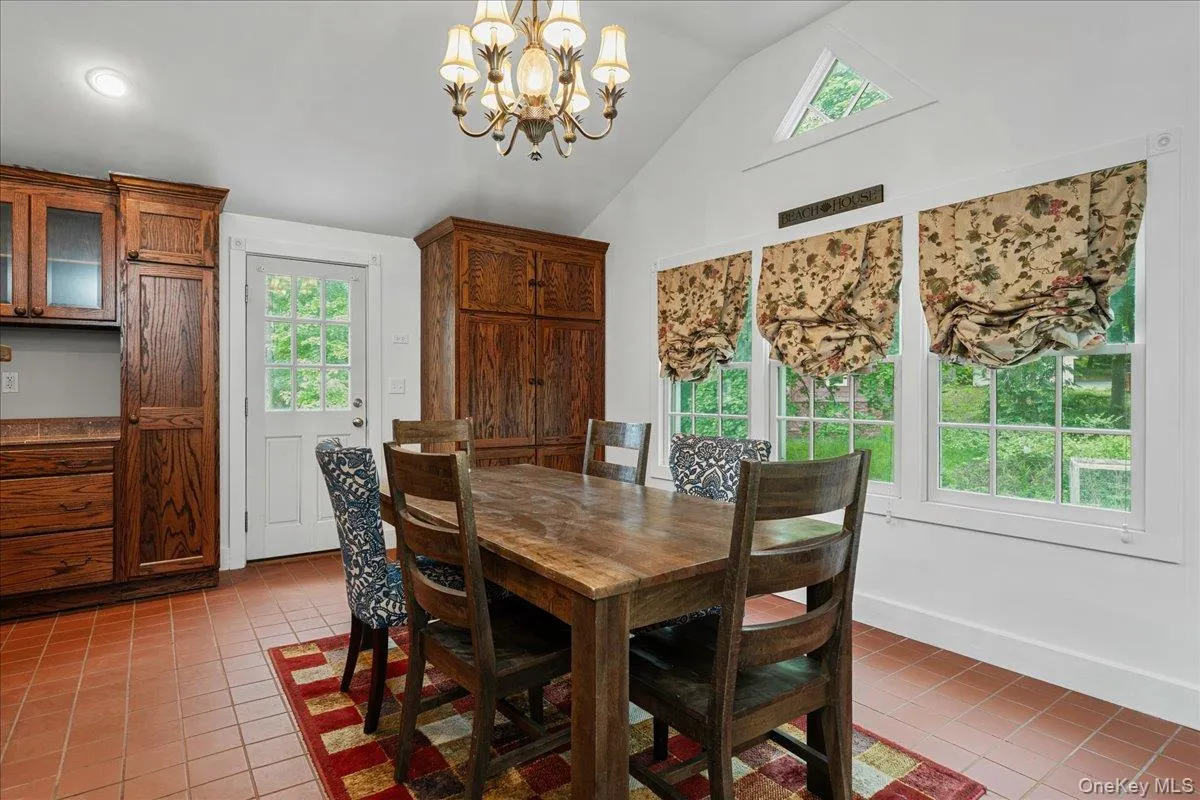 Direct access to outside living and meals. Direct access to outside living and meals.