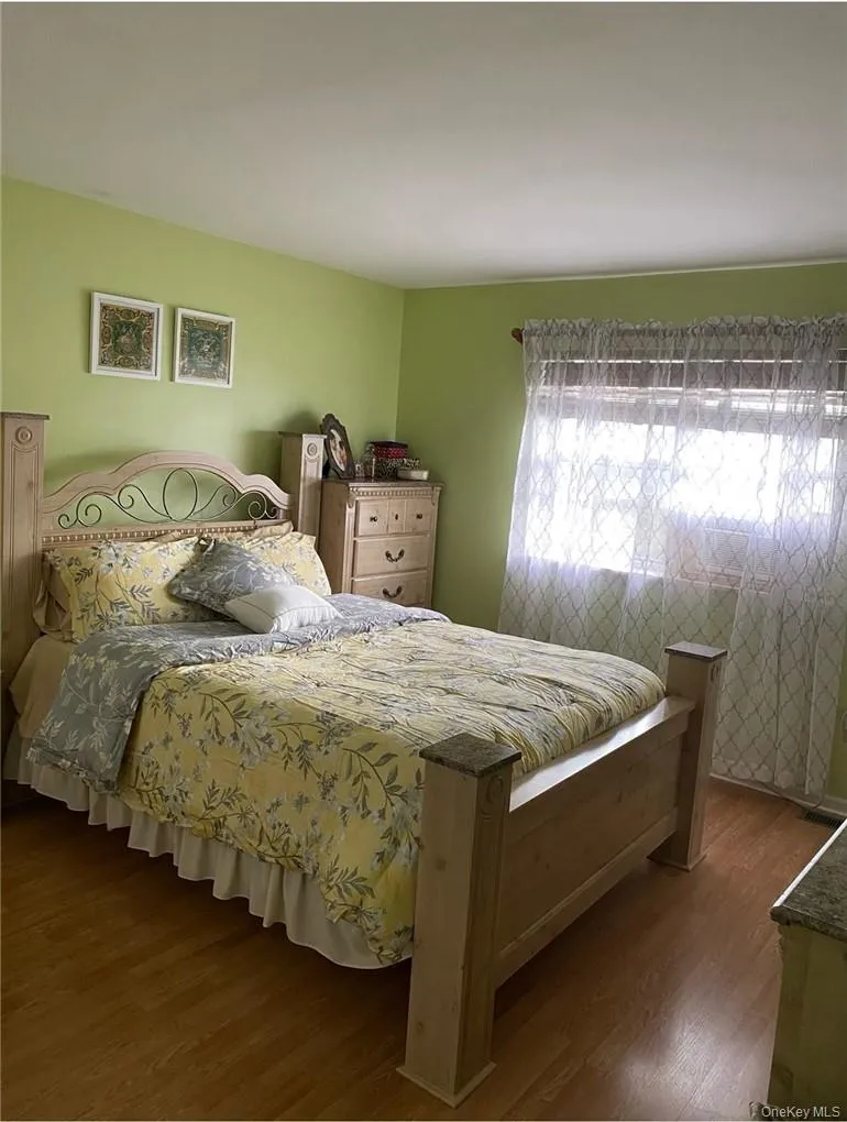Upstairs bedroom Upstairs bedroom