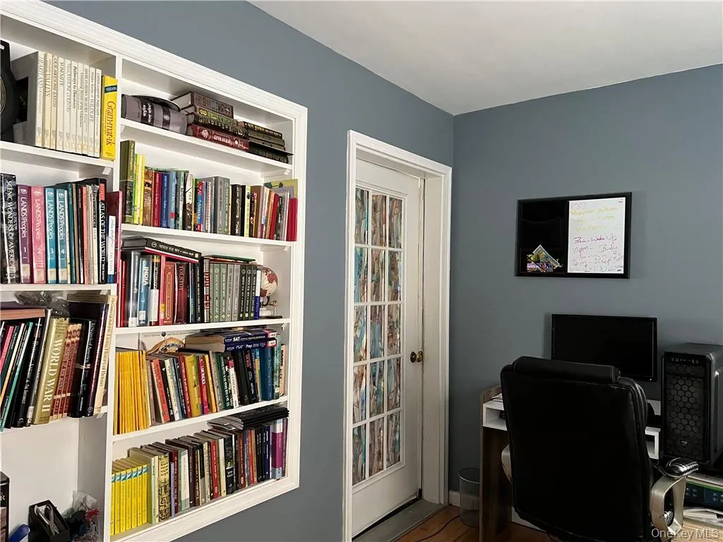 Bedroom/office Bedroom/office