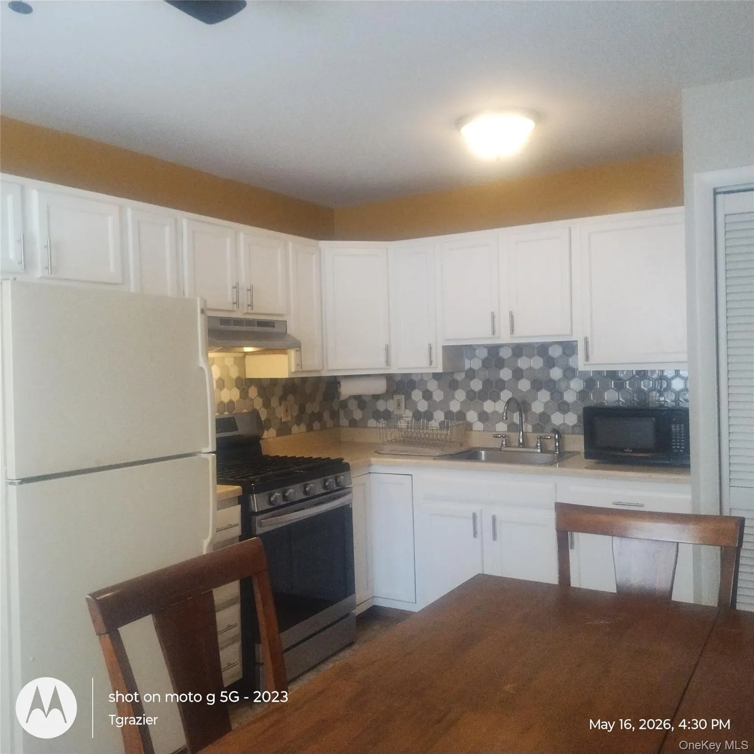 Numberous cabinets for all your kitchen things. Numberous cabinets for all your kitchen things.