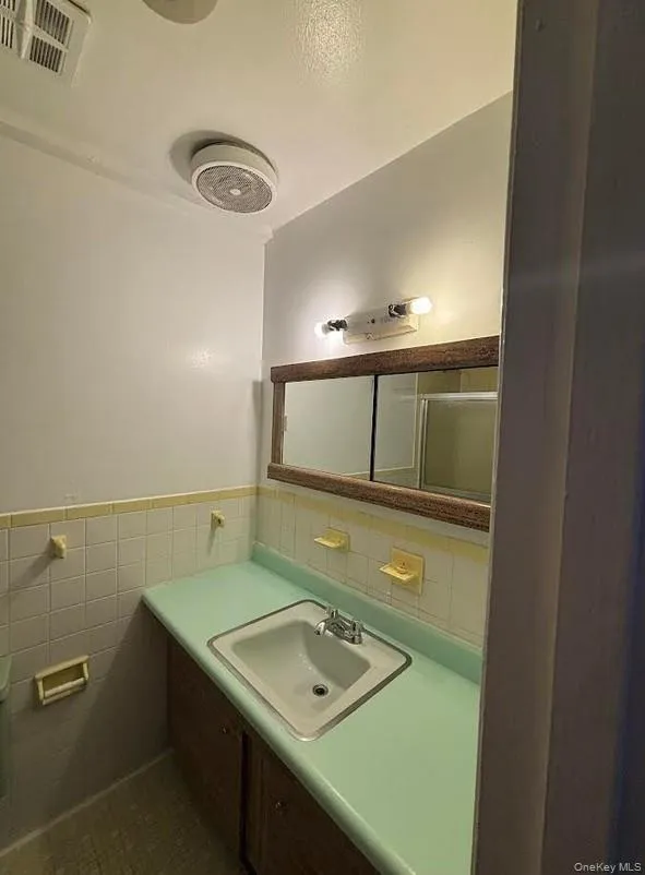 91-04 75th Street, New York, NY, 3 Bedrooms Bedrooms, 7 Rooms Rooms,1 BathroomBathrooms,Residential Lease,For Rent,75th,0,996352 91-04 75th Street, New York, NY, 3 Bedrooms Bedrooms, 7 Rooms Rooms,1 BathroomBathrooms,Residential Lease,For Rent,75th,0,996352