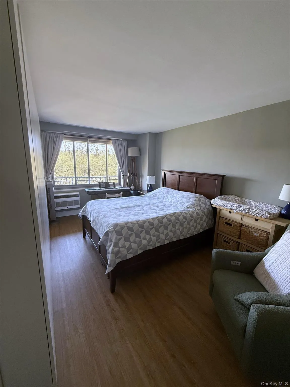 220-55 46th Avenue, New York, NY, 1 Bedroom Bedrooms, 4 Rooms Rooms,1 BathroomBathrooms,Residential Lease,For Rent,46th,0,996368 220-55 46th Avenue, New York, NY, 1 Bedroom Bedrooms, 4 Rooms Rooms,1 BathroomBathrooms,Residential Lease,For Rent,46th,0,996368