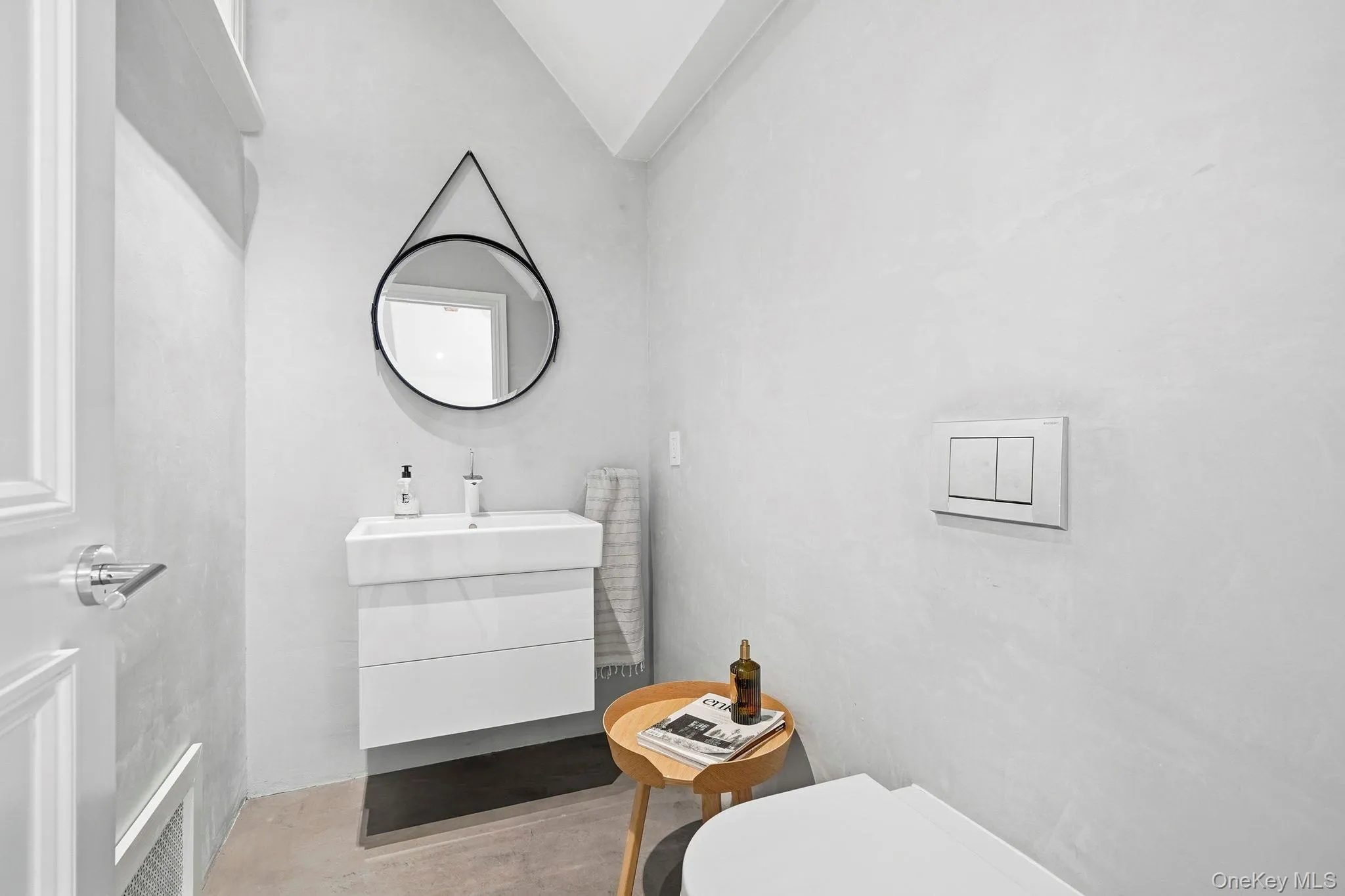Powder room. Powder room.