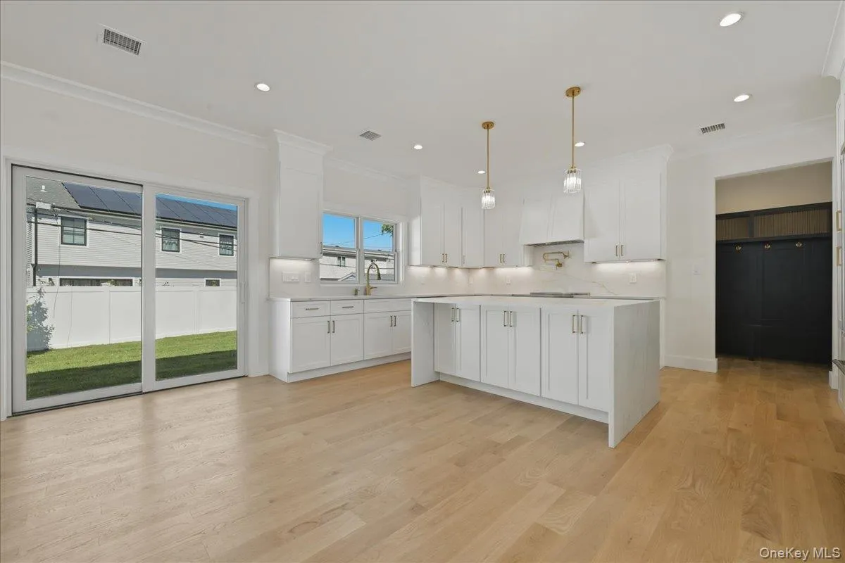 72 Cypress Lane, Hempstead, NY, 5 Bedrooms Bedrooms, 11 Rooms Rooms,5 BathroomsBathrooms,Residential,For Rent,Cypress,0,KEY996419 72 Cypress Lane, Hempstead, NY, 5 Bedrooms Bedrooms, 11 Rooms Rooms,5 BathroomsBathrooms,Residential,For Rent,Cypress,0,KEY996419