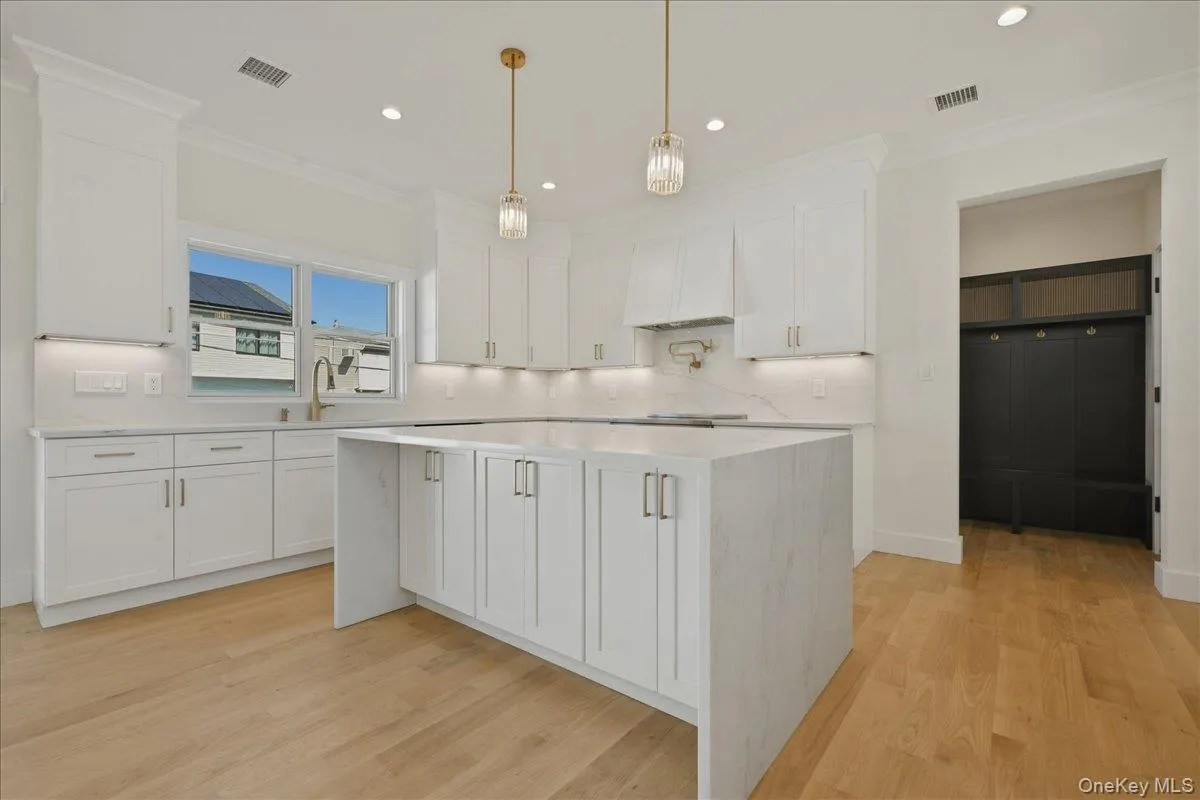 72 Cypress Lane, Hempstead, NY, 5 Bedrooms Bedrooms, 11 Rooms Rooms,5 BathroomsBathrooms,Residential,For Rent,Cypress,0,KEY996419 72 Cypress Lane, Hempstead, NY, 5 Bedrooms Bedrooms, 11 Rooms Rooms,5 BathroomsBathrooms,Residential,For Rent,Cypress,0,KEY996419