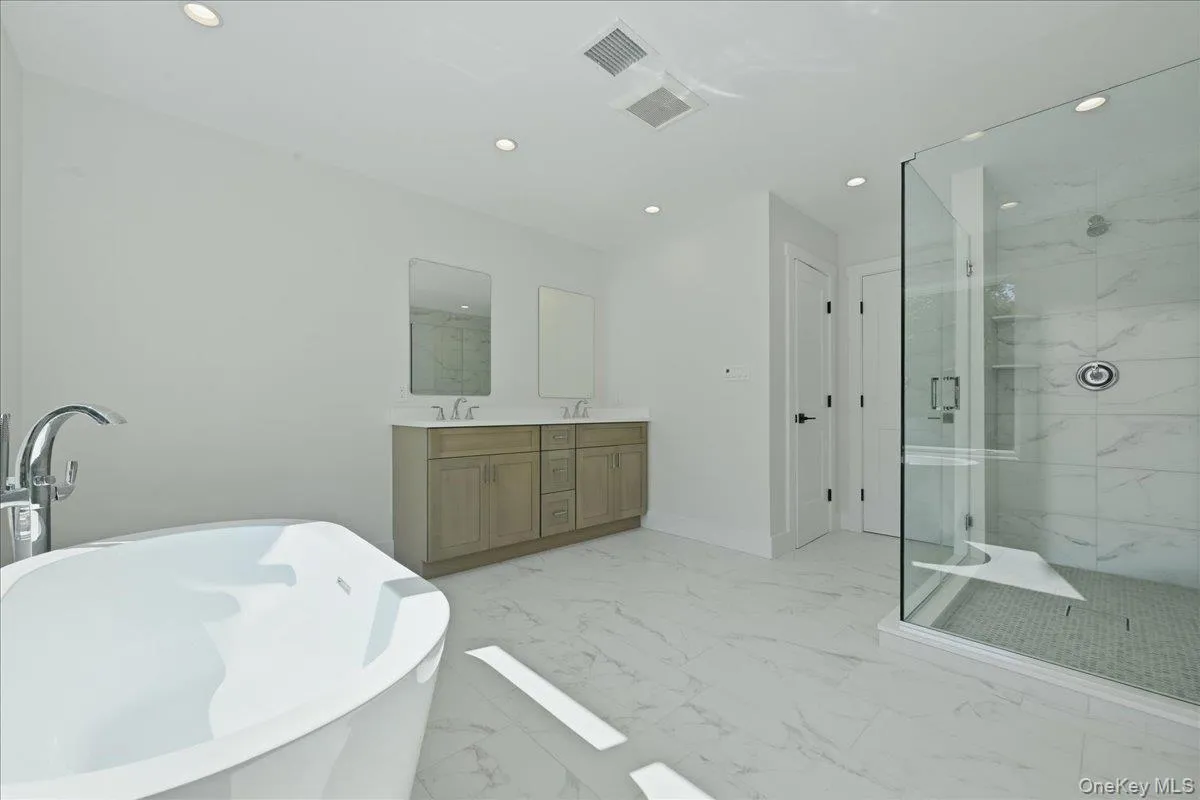 72 Cypress Lane, Hempstead, NY, 5 Bedrooms Bedrooms, 11 Rooms Rooms,5 BathroomsBathrooms,Residential,For Rent,Cypress,0,KEY996419 72 Cypress Lane, Hempstead, NY, 5 Bedrooms Bedrooms, 11 Rooms Rooms,5 BathroomsBathrooms,Residential,For Rent,Cypress,0,KEY996419