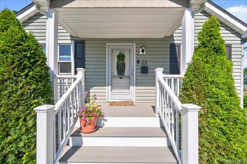 23 Roosevelt Place, Newburgh (city), NY, 3 Bedrooms Bedrooms, 6 Rooms Rooms,1 BathroomBathrooms,Residential,For Rent,Roosevelt,0,996424 23 Roosevelt Place, Newburgh (city), NY, 3 Bedrooms Bedrooms, 6 Rooms Rooms,1 BathroomBathrooms,Residential,For Rent,Roosevelt,0,996424