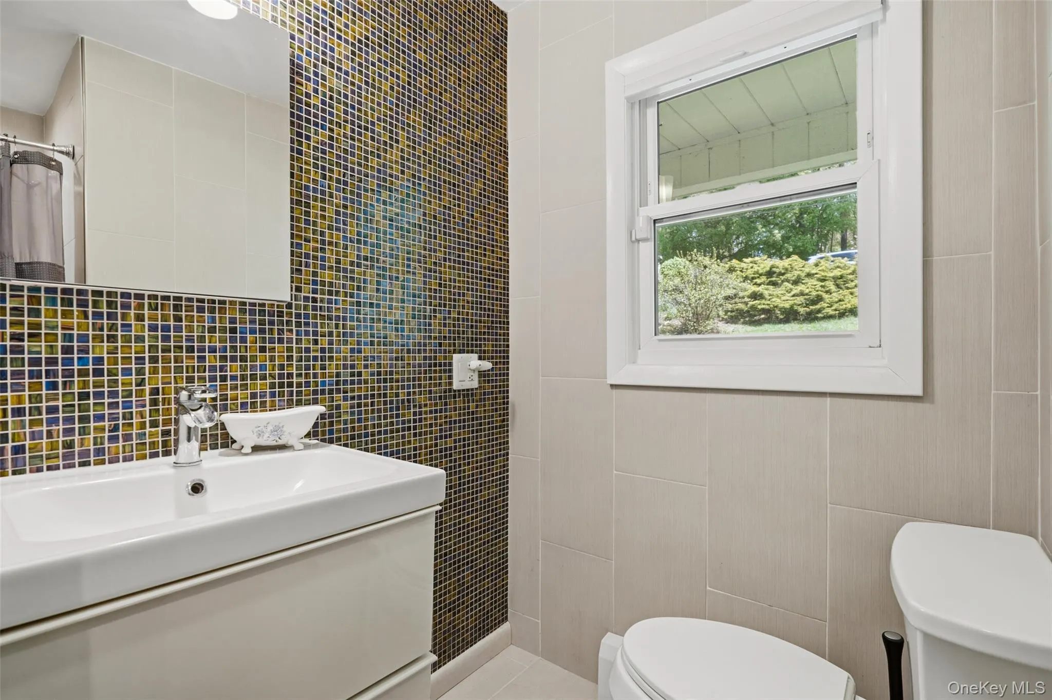 Alternate view of full hall bath. Alternate view of full hall bath.