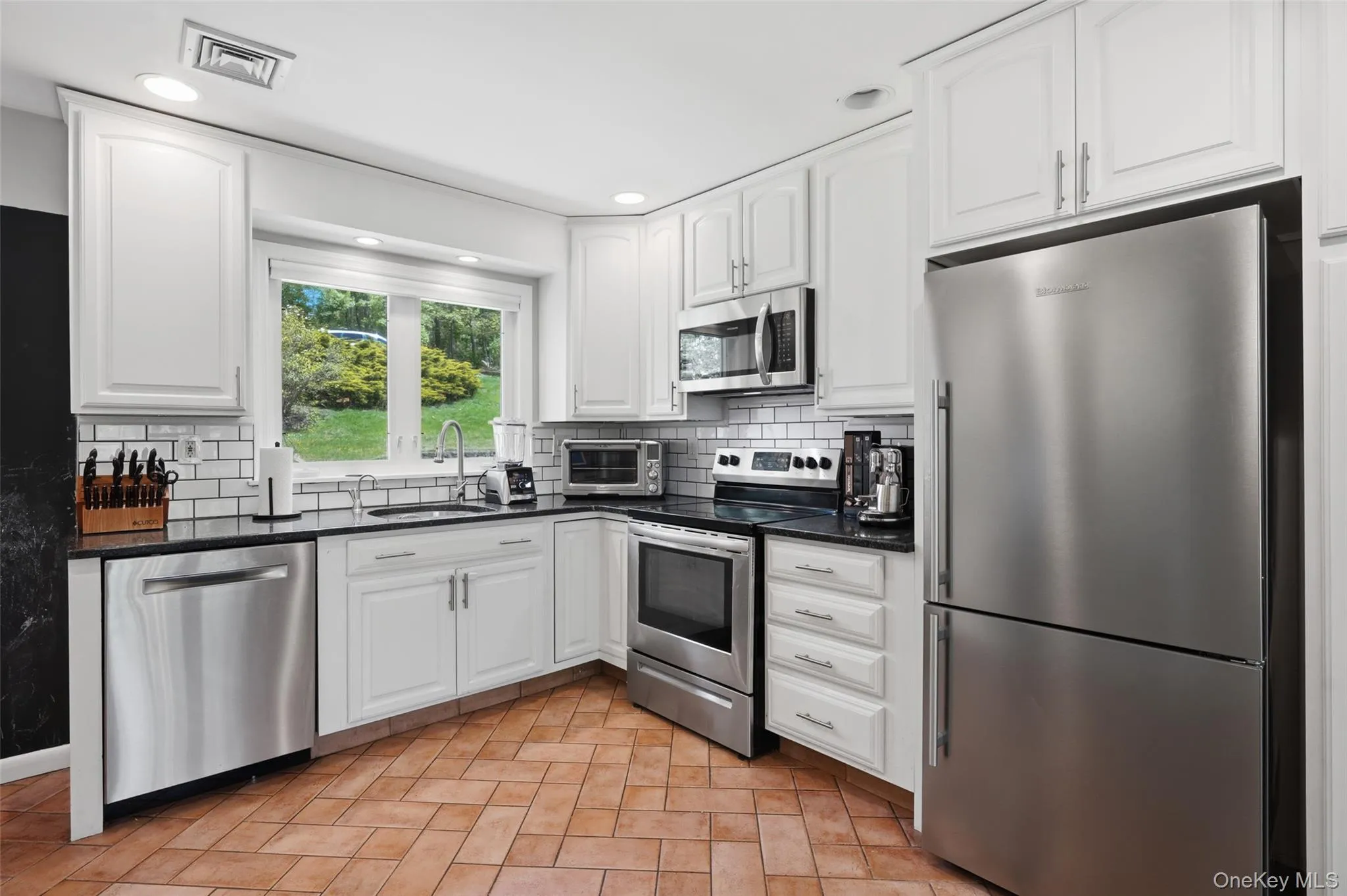 Alternate kitchen view Alternate kitchen view