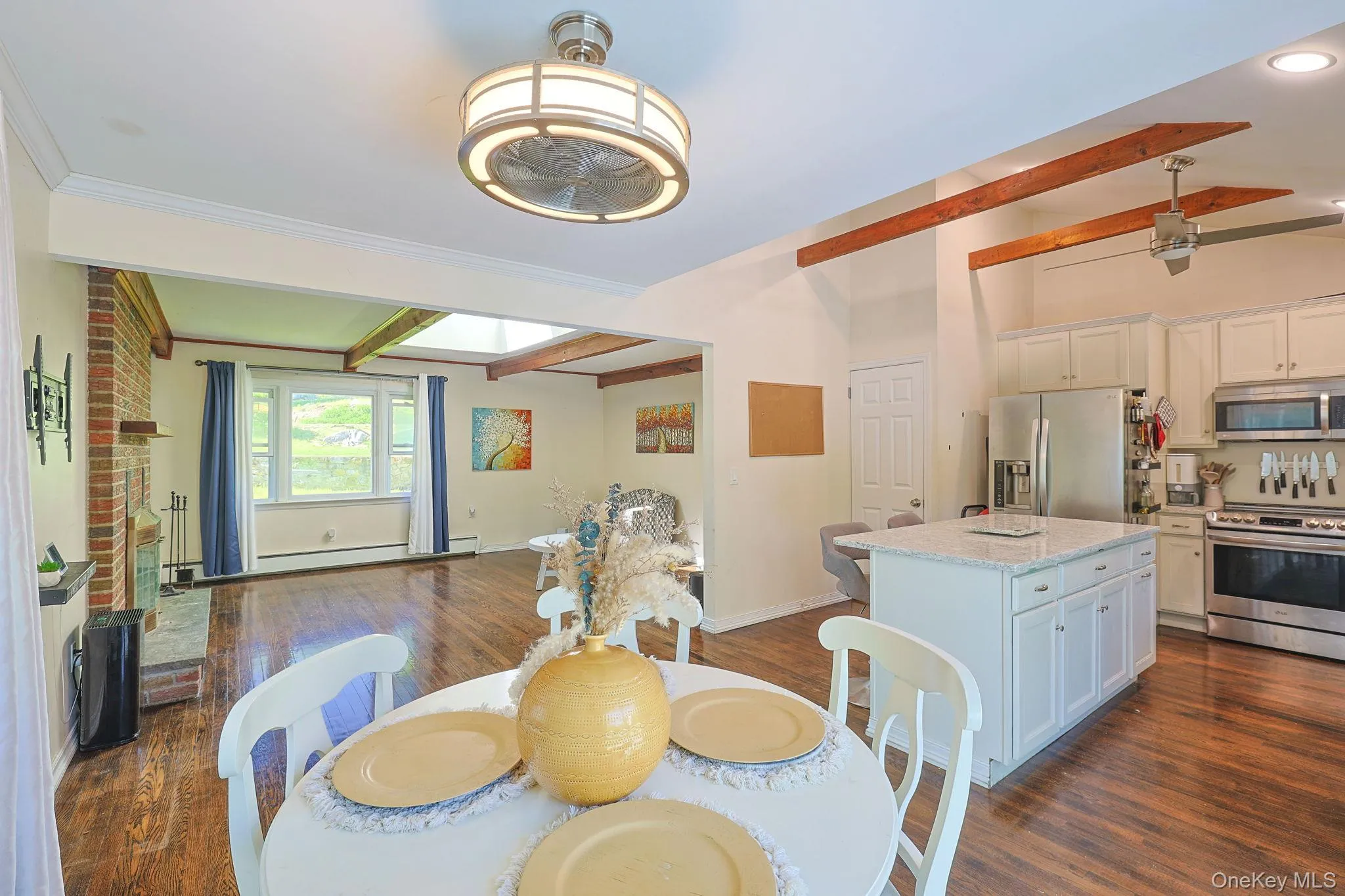 Kitchen with open flow to the Dining Room and Living Room Kitchen with open flow to the Dining Room and Living Room