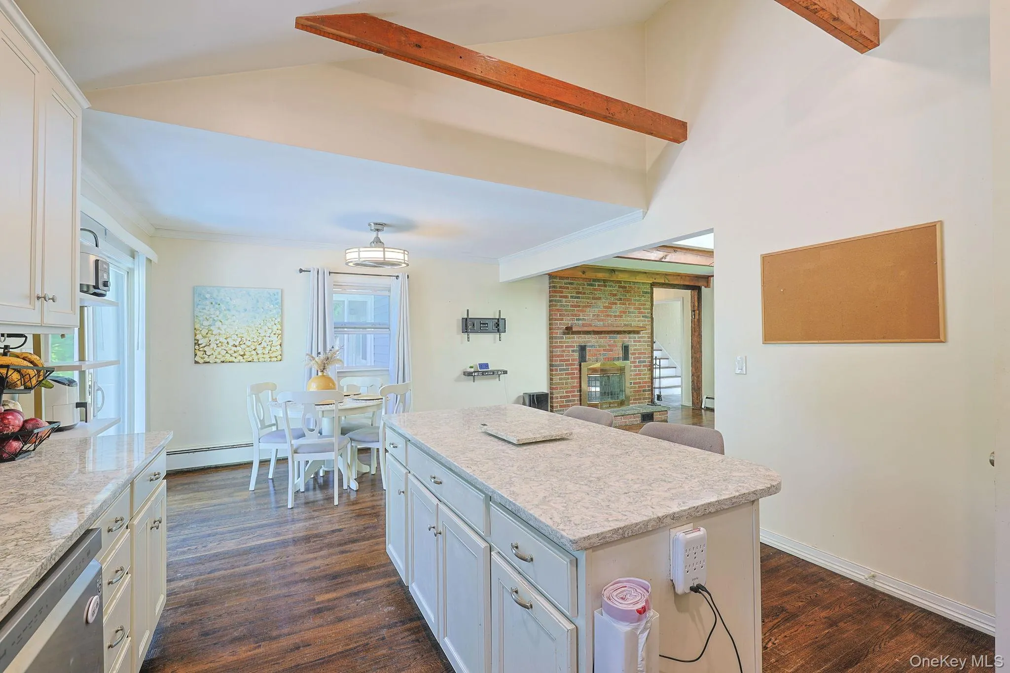 Open Concept Eat in Kitchen Open Concept Eat in Kitchen