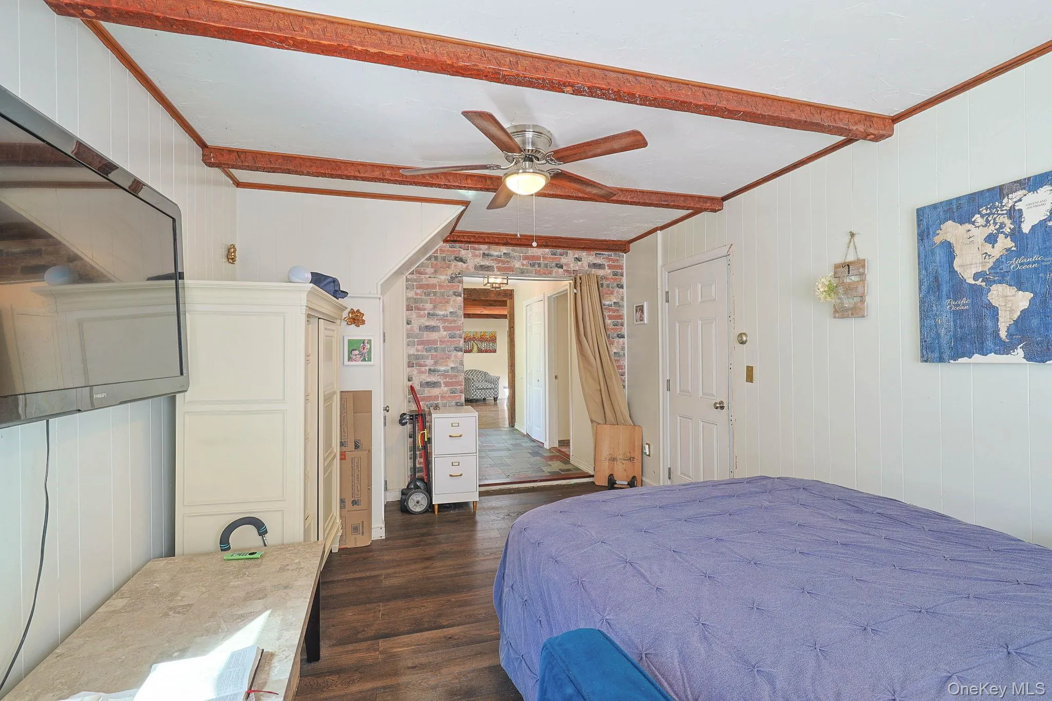 Family Room with Ceiling Fan Family Room with Ceiling Fan