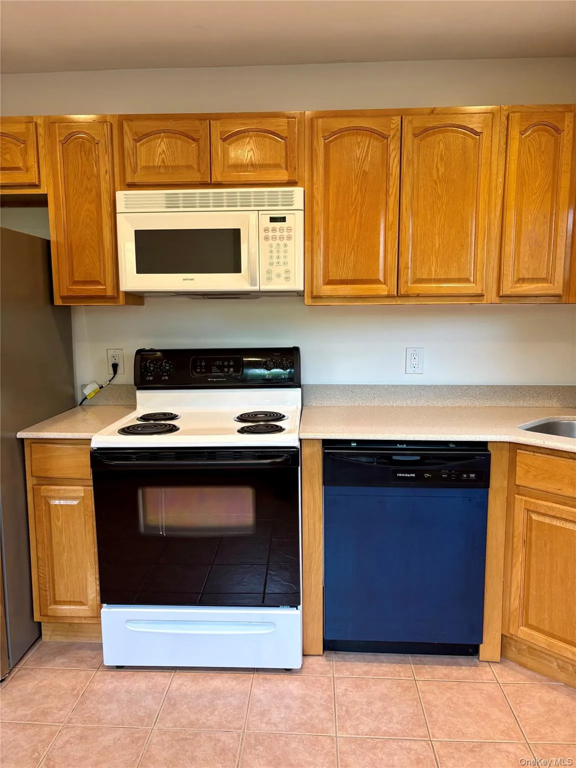 Plenty of Cabinetry Plenty of Cabinetry