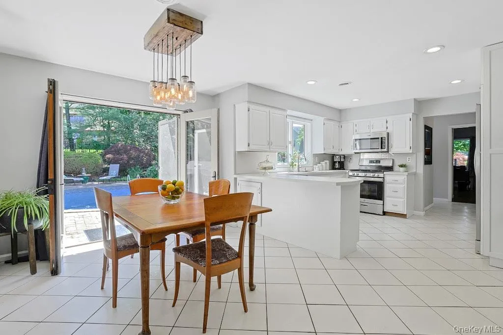 22 Peach Street, Orangetown, NY, 5 Bedrooms Bedrooms, 9 Rooms Rooms,3 BathroomsBathrooms,Residential,For Rent,Peach,0,996490 22 Peach Street, Orangetown, NY, 5 Bedrooms Bedrooms, 9 Rooms Rooms,3 BathroomsBathrooms,Residential,For Rent,Peach,0,996490