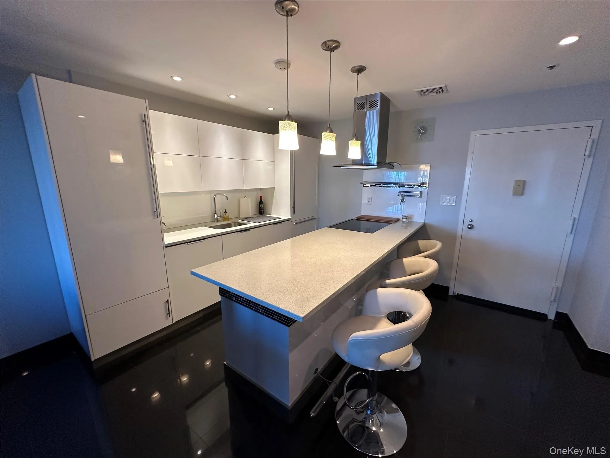 360 Shore Road, Long Beach, NY, 1 Bedroom Bedrooms, 3 Rooms Rooms,1 BathroomBathrooms,Residential Lease,For Rent,Shore,0,996491 360 Shore Road, Long Beach, NY, 1 Bedroom Bedrooms, 3 Rooms Rooms,1 BathroomBathrooms,Residential Lease,For Rent,Shore,0,996491
