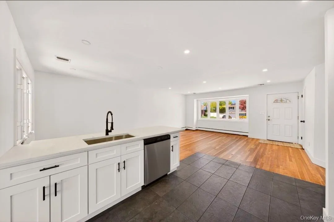 8 Whitebirch Lane, Smithtown, NY, 4 Bedrooms Bedrooms, 10 Rooms Rooms,2 BathroomsBathrooms,Residential,For Rent,Whitebirch,0,996494 8 Whitebirch Lane, Smithtown, NY, 4 Bedrooms Bedrooms, 10 Rooms Rooms,2 BathroomsBathrooms,Residential,For Rent,Whitebirch,0,996494