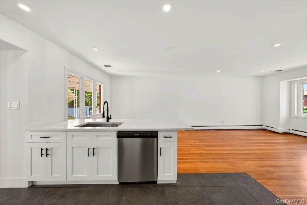 8 Whitebirch Lane, Smithtown, NY, 4 Bedrooms Bedrooms, 10 Rooms Rooms,2 BathroomsBathrooms,Residential,For Rent,Whitebirch,0,996494 8 Whitebirch Lane, Smithtown, NY, 4 Bedrooms Bedrooms, 10 Rooms Rooms,2 BathroomsBathrooms,Residential,For Rent,Whitebirch,0,996494