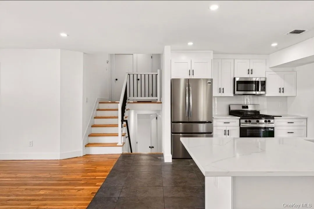 8 Whitebirch Lane, Smithtown, NY, 4 Bedrooms Bedrooms, 10 Rooms Rooms,2 BathroomsBathrooms,Residential,For Rent,Whitebirch,0,996494 8 Whitebirch Lane, Smithtown, NY, 4 Bedrooms Bedrooms, 10 Rooms Rooms,2 BathroomsBathrooms,Residential,For Rent,Whitebirch,0,996494