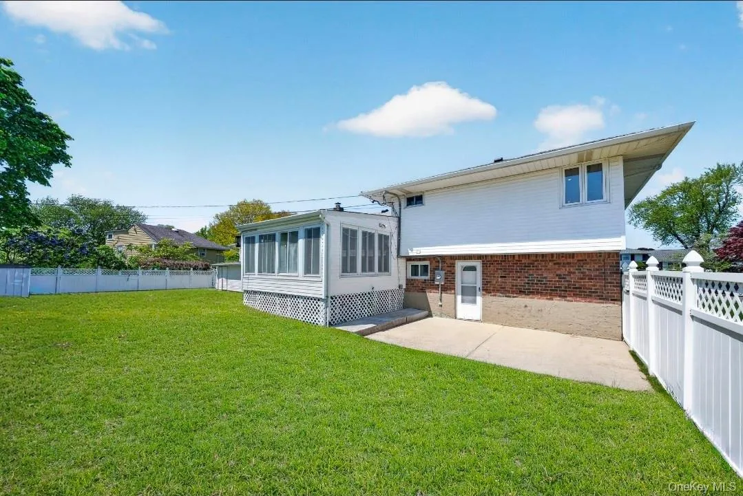 8 Whitebirch Lane, Smithtown, NY, 4 Bedrooms Bedrooms, 10 Rooms Rooms,2 BathroomsBathrooms,Residential,For Rent,Whitebirch,0,996494 8 Whitebirch Lane, Smithtown, NY, 4 Bedrooms Bedrooms, 10 Rooms Rooms,2 BathroomsBathrooms,Residential,For Rent,Whitebirch,0,996494