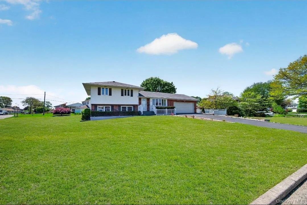 8 Whitebirch Lane, Smithtown, NY, 4 Bedrooms Bedrooms, 10 Rooms Rooms,2 BathroomsBathrooms,Residential,For Rent,Whitebirch,0,996494 8 Whitebirch Lane, Smithtown, NY, 4 Bedrooms Bedrooms, 10 Rooms Rooms,2 BathroomsBathrooms,Residential,For Rent,Whitebirch,0,996494