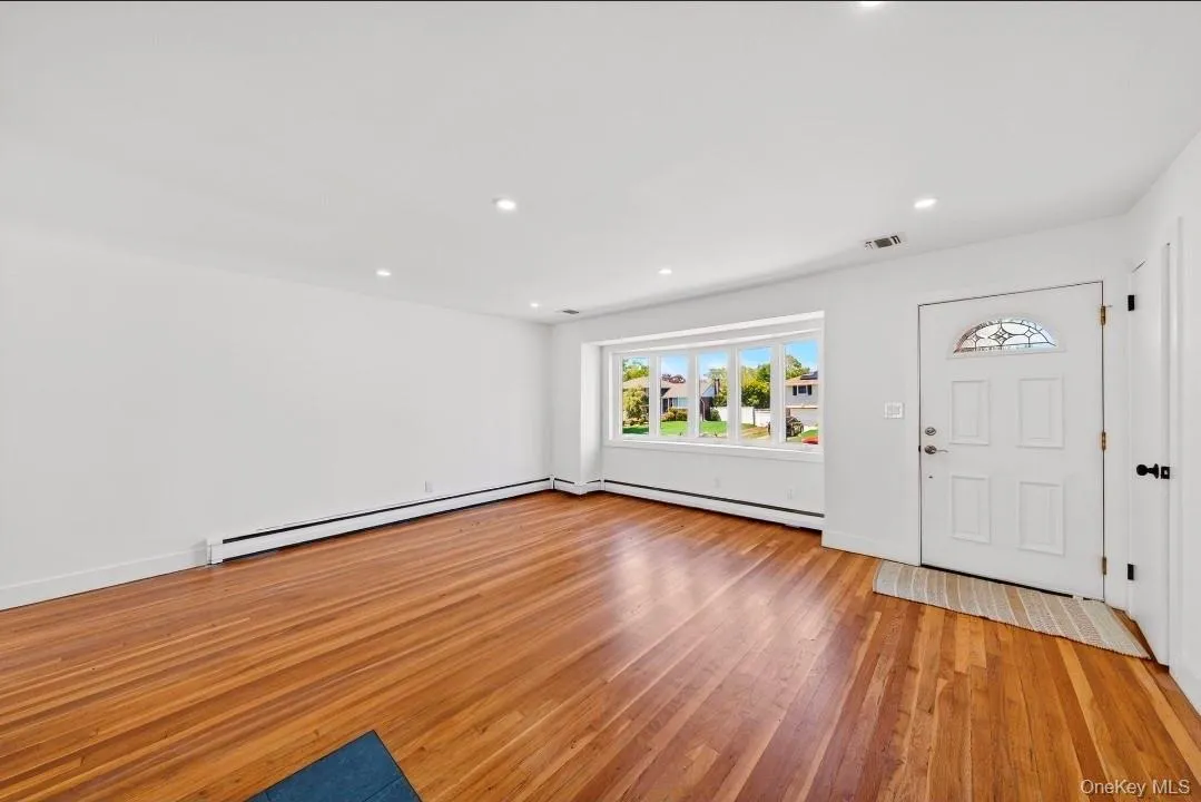 8 Whitebirch Lane, Smithtown, NY, 4 Bedrooms Bedrooms, 10 Rooms Rooms,2 BathroomsBathrooms,Residential,For Rent,Whitebirch,0,996494 8 Whitebirch Lane, Smithtown, NY, 4 Bedrooms Bedrooms, 10 Rooms Rooms,2 BathroomsBathrooms,Residential,For Rent,Whitebirch,0,996494