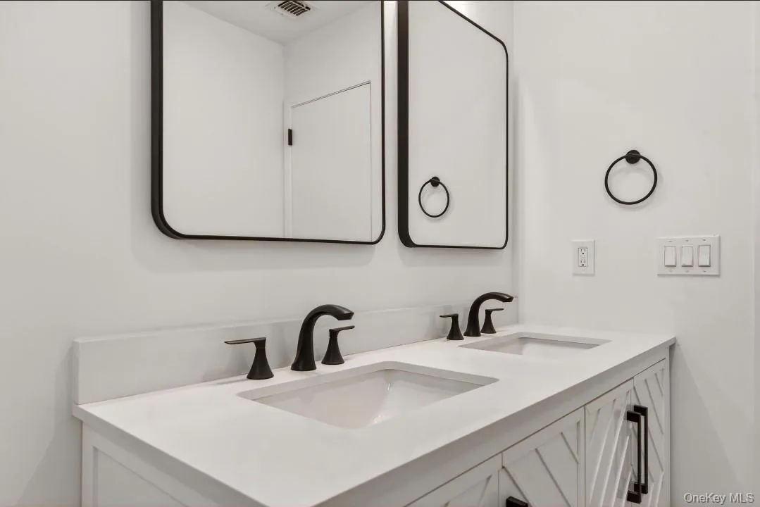 8 Whitebirch Lane, Smithtown, NY, 4 Bedrooms Bedrooms, 10 Rooms Rooms,2 BathroomsBathrooms,Residential,For Rent,Whitebirch,0,996494 8 Whitebirch Lane, Smithtown, NY, 4 Bedrooms Bedrooms, 10 Rooms Rooms,2 BathroomsBathrooms,Residential,For Rent,Whitebirch,0,996494