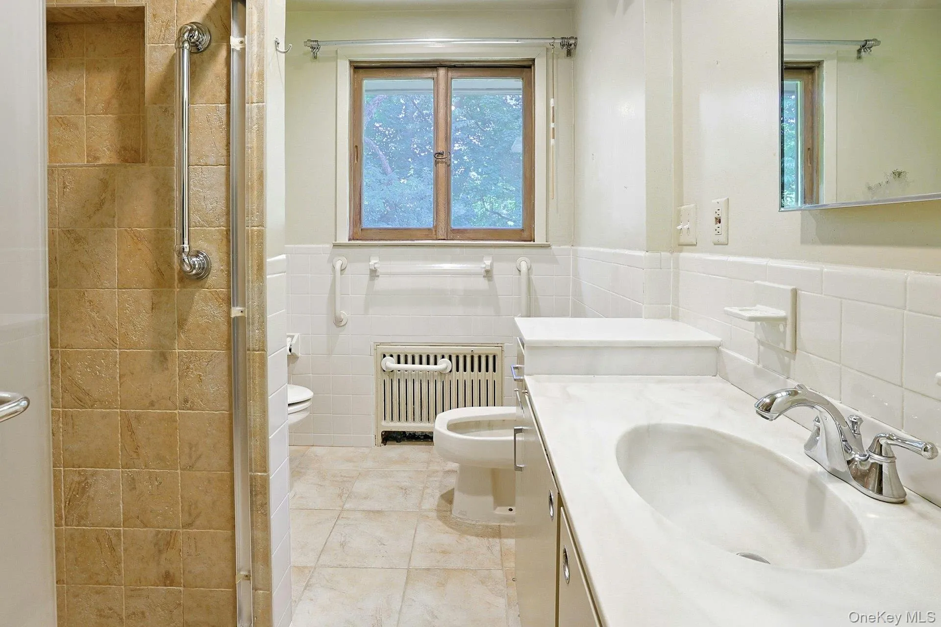 Full Hall Bathroom Full Hall Bathroom