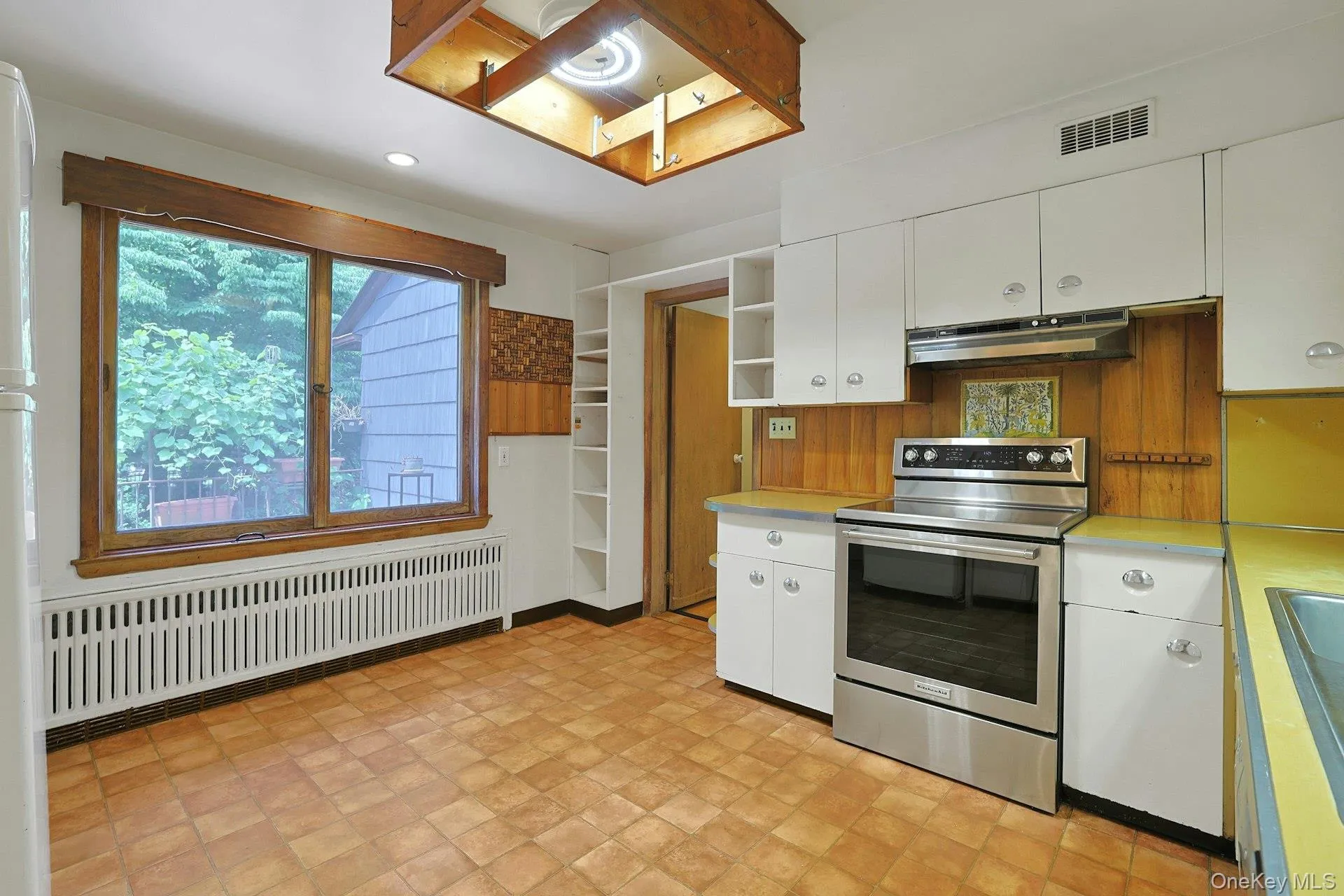 Eat-In Kitchen Eat-In Kitchen