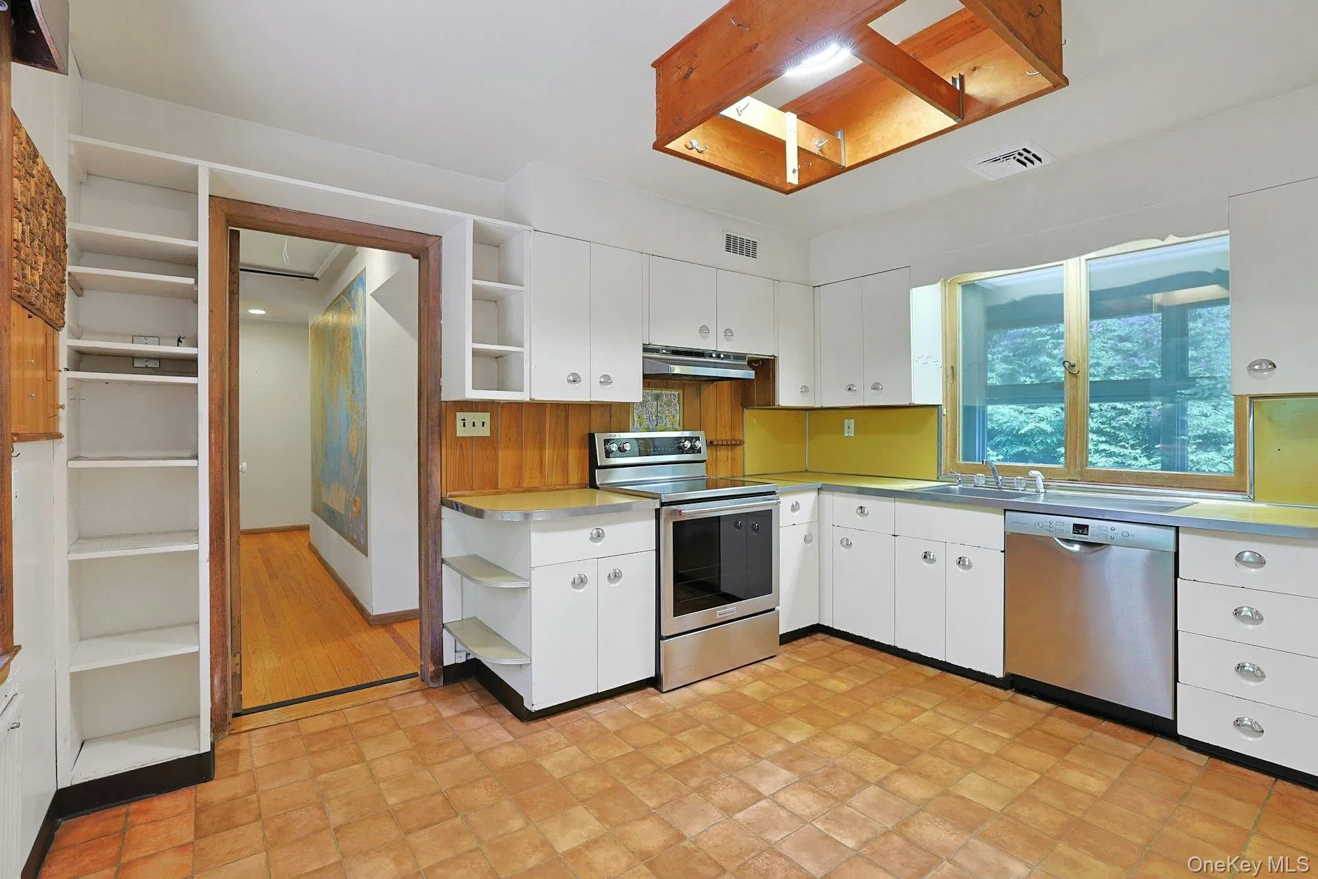 Retro Style Kitchen Cabinetry Retro Style Kitchen Cabinetry
