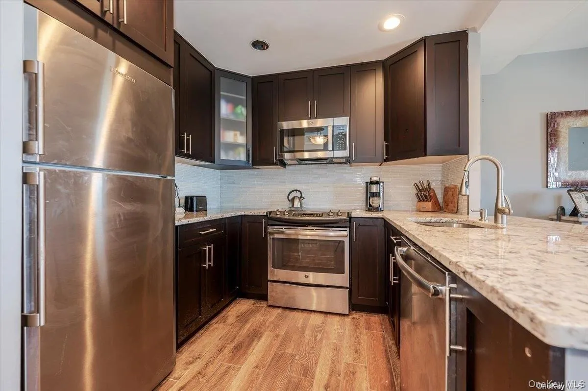 100 Broadway, Long Beach, NY, 2 Bedrooms Bedrooms, 5 Rooms Rooms,2 BathroomsBathrooms,Residential Lease,For Rent,Broadway,0,996522 100 Broadway, Long Beach, NY, 2 Bedrooms Bedrooms, 5 Rooms Rooms,2 BathroomsBathrooms,Residential Lease,For Rent,Broadway,0,996522
