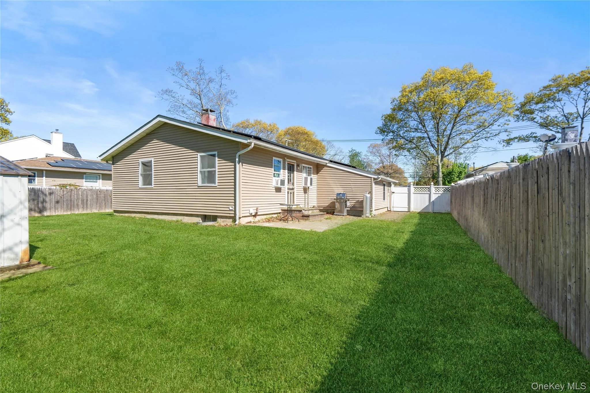 82 Robinwood Drive, Brookhaven, NY, 3 Bedrooms Bedrooms, 7 Rooms Rooms,1 BathroomBathrooms,Residential Sale,For Rent,Robinwood,0,996538 82 Robinwood Drive, Brookhaven, NY, 3 Bedrooms Bedrooms, 7 Rooms Rooms,1 BathroomBathrooms,Residential Sale,For Rent,Robinwood,0,996538