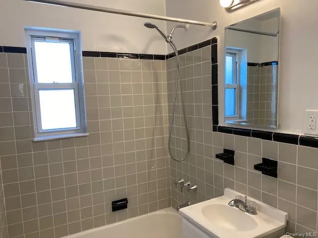 260-18 75th Avenue, New York, NY, 2 Bedrooms Bedrooms, 4 Rooms Rooms,1 BathroomBathrooms,Residential,For Rent,75th,0,996546 260-18 75th Avenue, New York, NY, 2 Bedrooms Bedrooms, 4 Rooms Rooms,1 BathroomBathrooms,Residential,For Rent,75th,0,996546