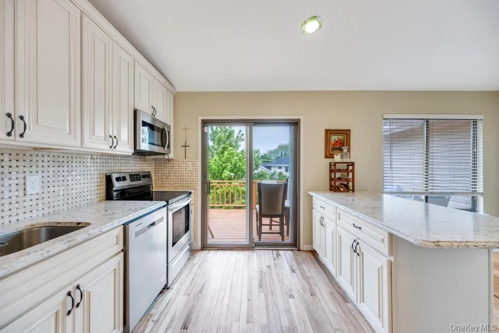 43 Hitching Post Lane, Glen Cove, NY, 6 Bedrooms Bedrooms, 12 Rooms Rooms,3 BathroomsBathrooms,Residential,For Rent,Hitching Post,0,996550 43 Hitching Post Lane, Glen Cove, NY, 6 Bedrooms Bedrooms, 12 Rooms Rooms,3 BathroomsBathrooms,Residential,For Rent,Hitching Post,0,996550