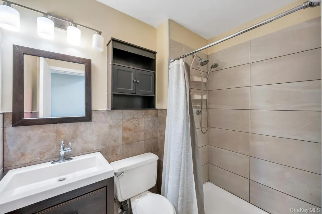 43 Hitching Post Lane, Glen Cove, NY, 6 Bedrooms Bedrooms, 12 Rooms Rooms,3 BathroomsBathrooms,Residential,For Rent,Hitching Post,0,996550 43 Hitching Post Lane, Glen Cove, NY, 6 Bedrooms Bedrooms, 12 Rooms Rooms,3 BathroomsBathrooms,Residential,For Rent,Hitching Post,0,996550
