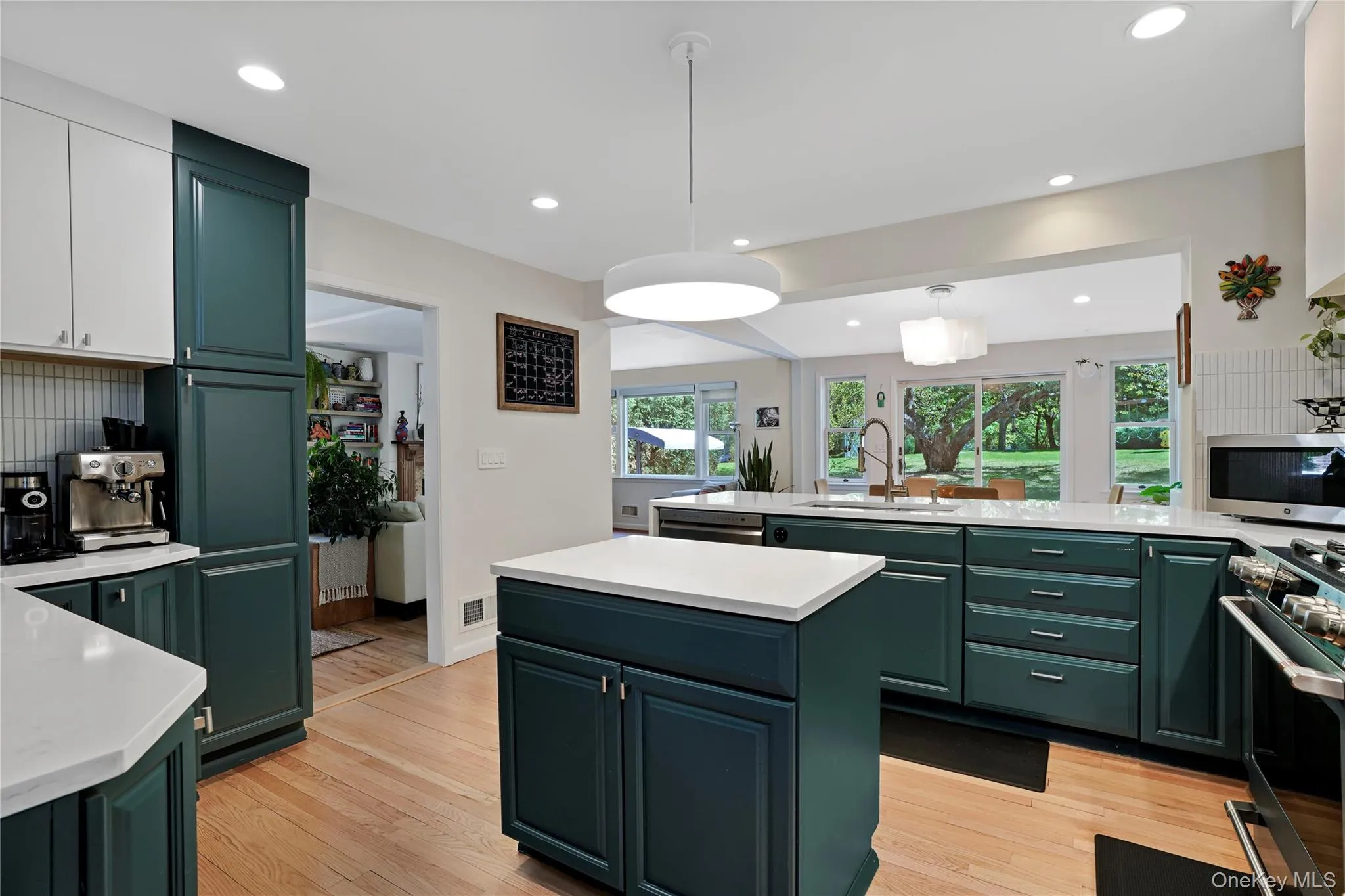 Great Natural Light & Bright, Open Feel Great Natural Light & Bright, Open Feel