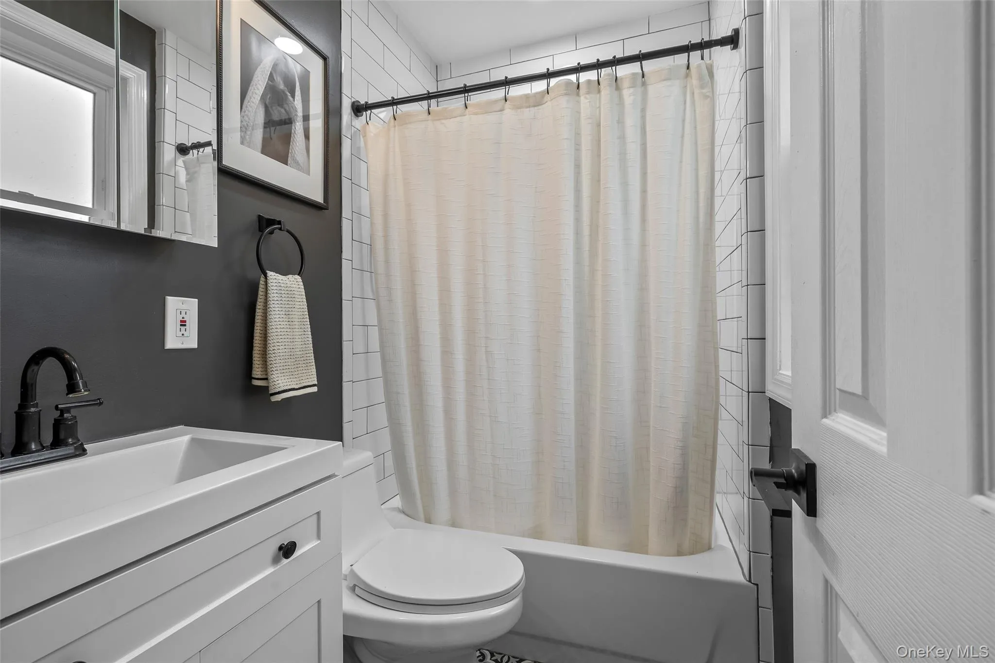 364 Broadway, Babylon, NY, 3 Bedrooms Bedrooms, 7 Rooms Rooms,2 BathroomsBathrooms,Residential,For Rent,Broadway,0,996562 364 Broadway, Babylon, NY, 3 Bedrooms Bedrooms, 7 Rooms Rooms,2 BathroomsBathrooms,Residential,For Rent,Broadway,0,996562