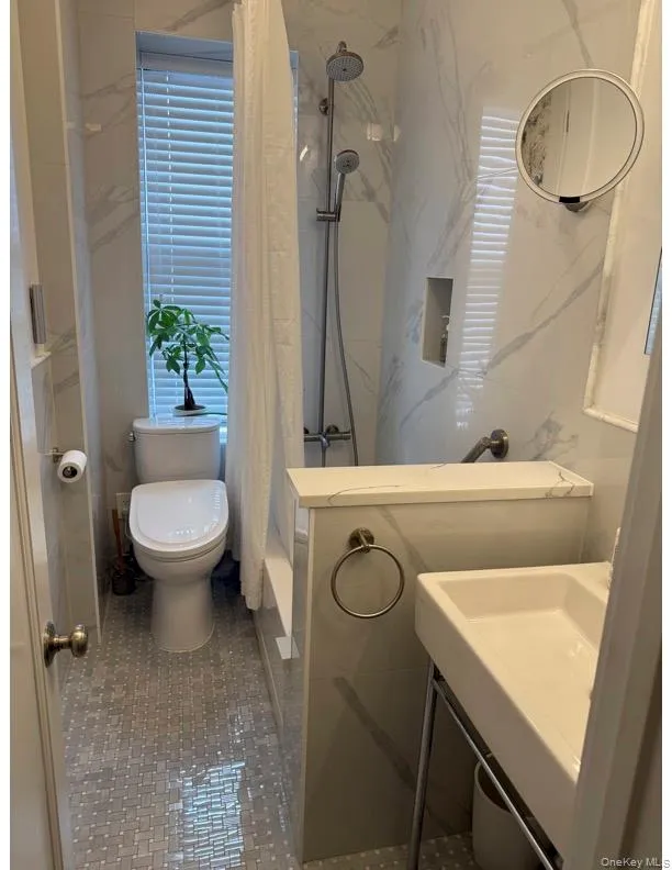 bathroom bathroom