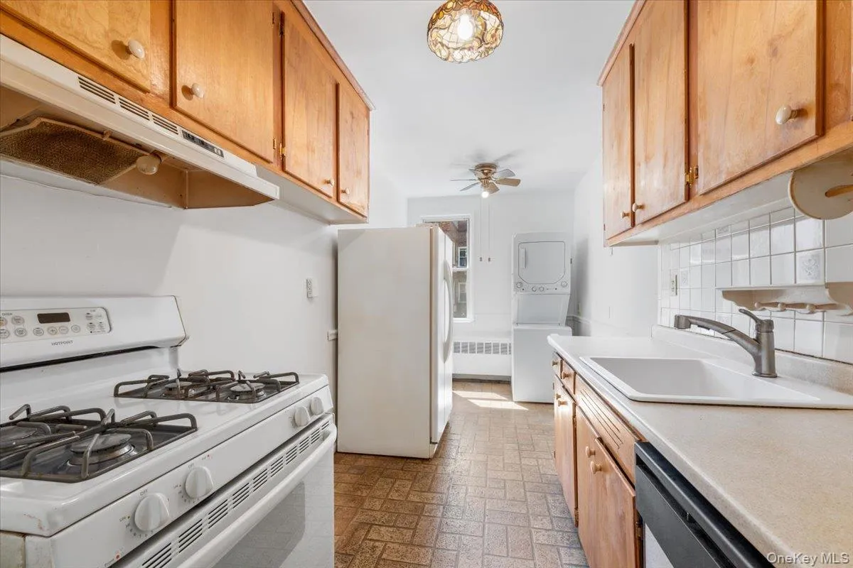 708 Palmer Court, Mamaroneck, NY, 2 Bedrooms Bedrooms, 4 Rooms Rooms,1 BathroomBathrooms,Residential Sale,For Rent,Palmer,0,996598 708 Palmer Court, Mamaroneck, NY, 2 Bedrooms Bedrooms, 4 Rooms Rooms,1 BathroomBathrooms,Residential Sale,For Rent,Palmer,0,996598