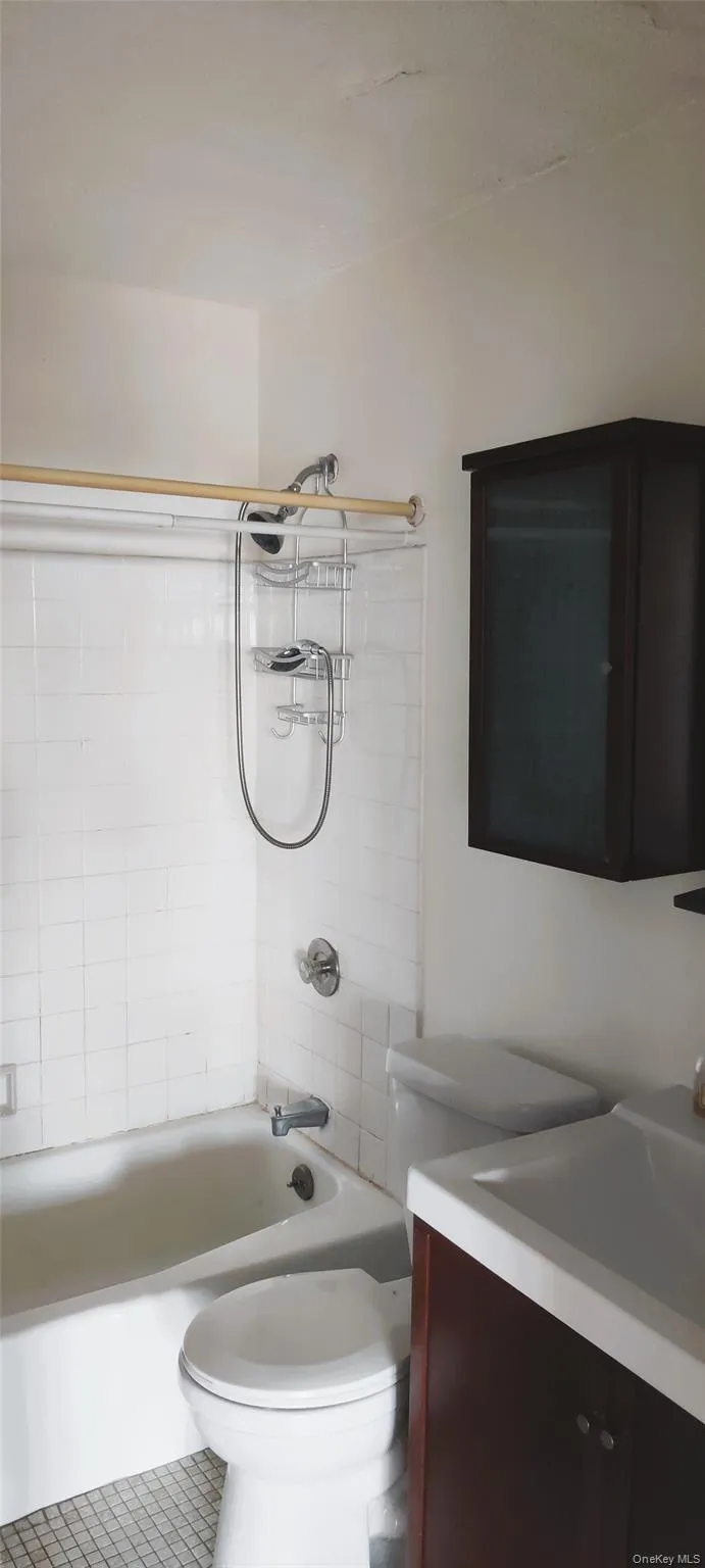 152-18 Union Turnpike, New York, NY, 2 Rooms Rooms,1 BathroomBathrooms,Residential Lease,For Rent,Union,0,996604 152-18 Union Turnpike, New York, NY, 2 Rooms Rooms,1 BathroomBathrooms,Residential Lease,For Rent,Union,0,996604