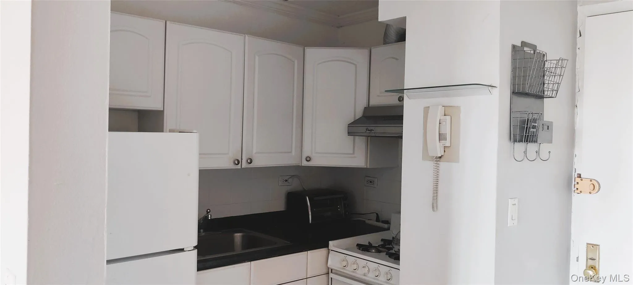 152-18 Union Turnpike, New York, NY, 2 Rooms Rooms,1 BathroomBathrooms,Residential Lease,For Rent,Union,0,996604 152-18 Union Turnpike, New York, NY, 2 Rooms Rooms,1 BathroomBathrooms,Residential Lease,For Rent,Union,0,996604