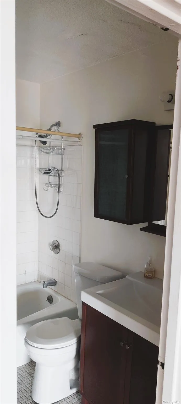 152-18 Union Turnpike, New York, NY, 2 Rooms Rooms,1 BathroomBathrooms,Residential Lease,For Rent,Union,0,996604 152-18 Union Turnpike, New York, NY, 2 Rooms Rooms,1 BathroomBathrooms,Residential Lease,For Rent,Union,0,996604