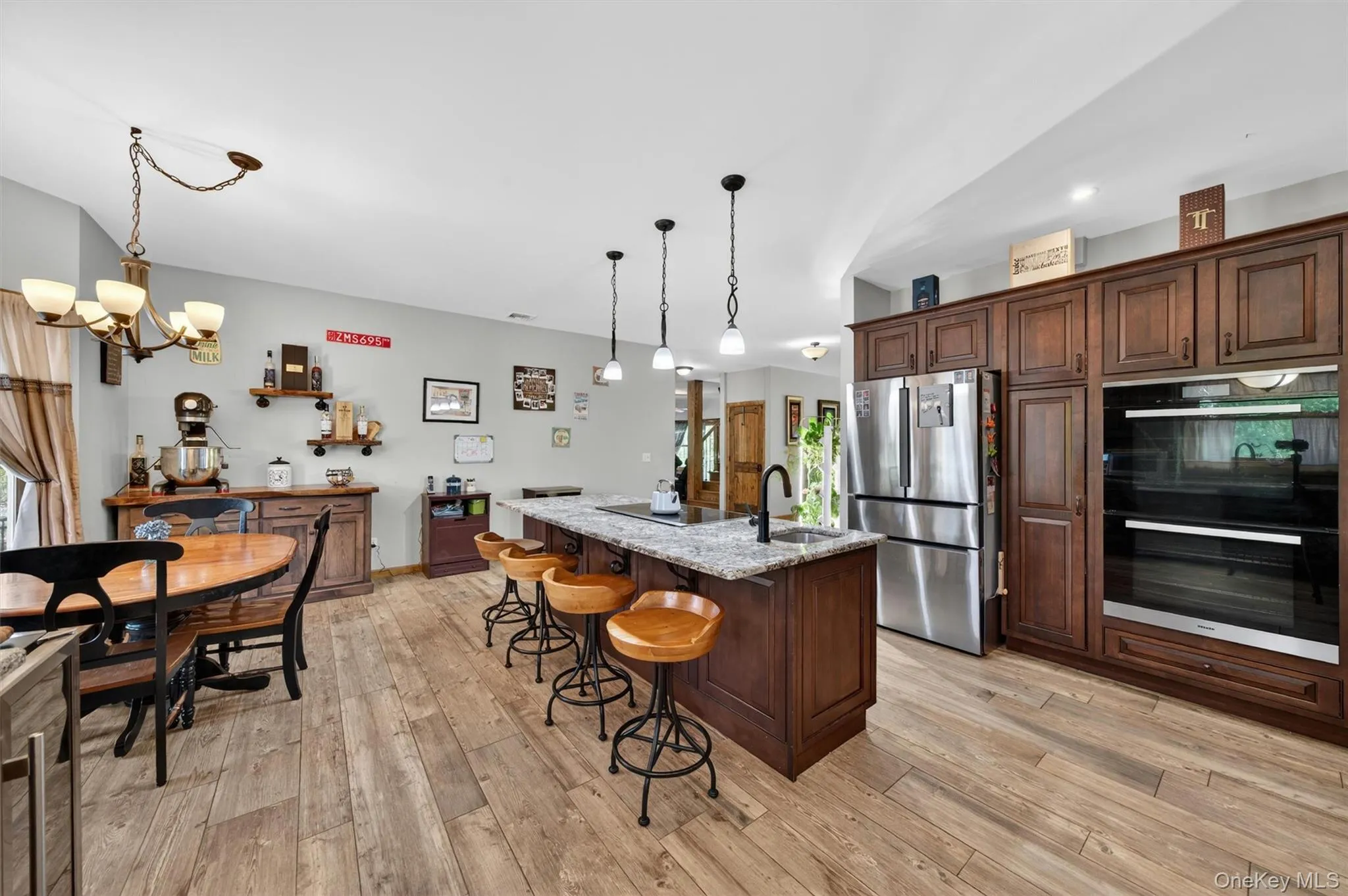 Designed to elevate the everyday, the kitchen offers ample space to create, entertain, and gather. Designed to elevate the everyday, the kitchen offers ample space to create, entertain, and gather.